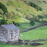 Picturesque Stone In The Heart Of North Yorkshire Village - Hideaway York