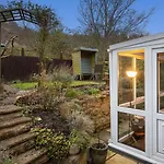 Picturesque Stone In The Heart Of North Yorkshire Village - Hideaway Nyaraló *