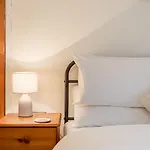 Picturesque Stone In The Heart Of North Yorkshire Village - Hideaway Nyaraló *