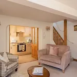 Picturesque Stone In The Heart Of North Yorkshire Village - Hideaway York