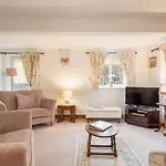 Picturesque Stone In The Heart Of North Yorkshire Village - Hideaway Nyaraló