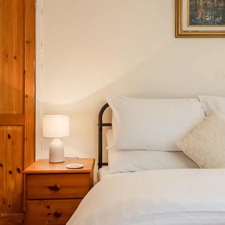 Picturesque Stone In The Heart Of North Yorkshire Village - Hideaway