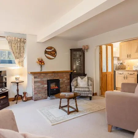 Picturesque Stone In The Heart Of North Yorkshire Village - Hideaway *