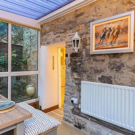 Picturesque Stone In The Heart Of North Yorkshire Village - Hideaway York