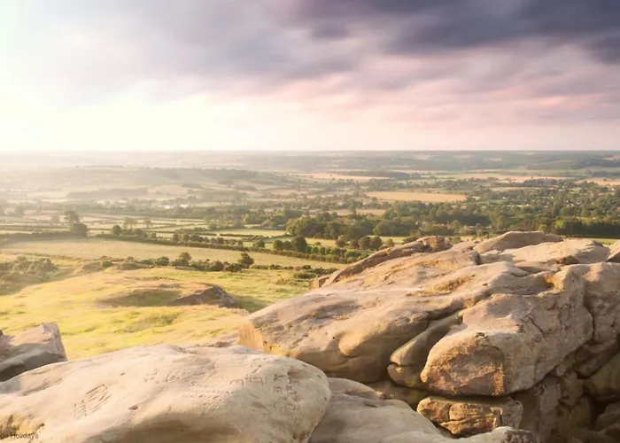 Picturesque Stone In The Heart Of North Yorkshire Village - Hideaway *