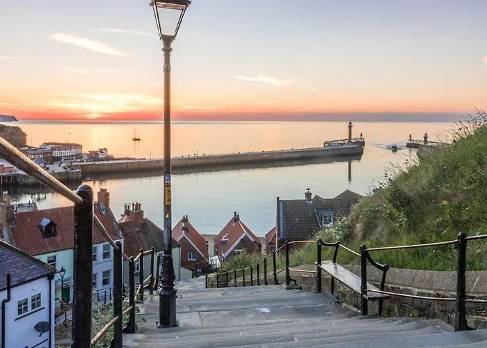 Picturesque Stone In The Heart Of North Yorkshire Village - Hideaway Ferienhaus