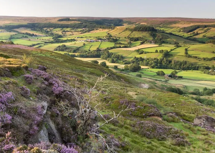 Picturesque Stone In The Heart Of North Yorkshire Village - Hideaway York