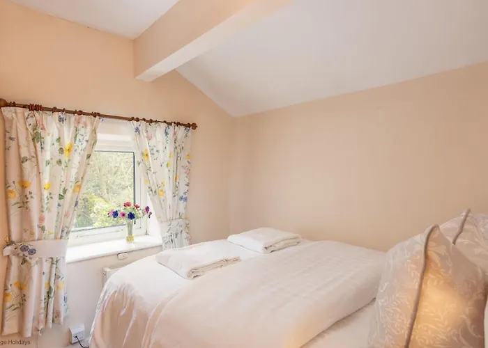 Picturesque Stone In The Heart Of North Yorkshire Village - Hideaway Ferienhaus