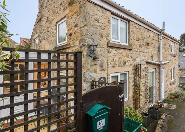 Picturesque Stone In The Heart Of North Yorkshire Village - Hideaway Ferienhaus *