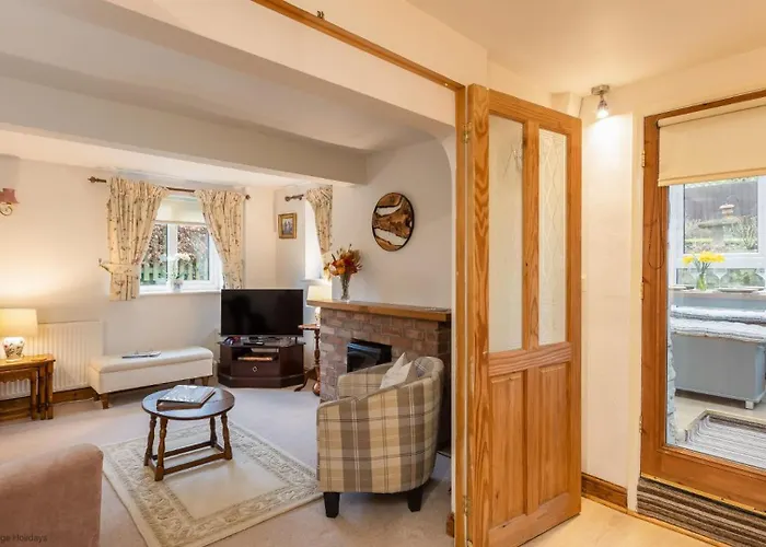 Picturesque Stone In The Heart Of North Yorkshire Village - Hideaway