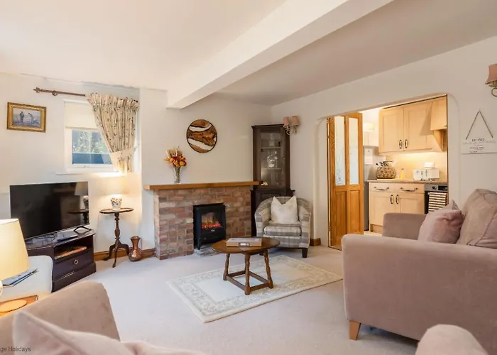 Picturesque Stone In The Heart Of North Yorkshire Village - Hideaway *