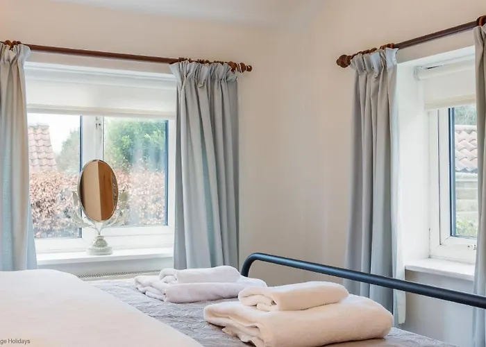 Picturesque Stone In The Heart Of North Yorkshire Village - Hideaway Ferienhaus