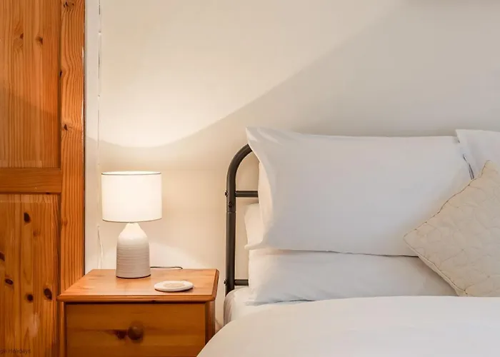 Picturesque Stone In The Heart Of North Yorkshire Village - Hideaway Ferienhaus *