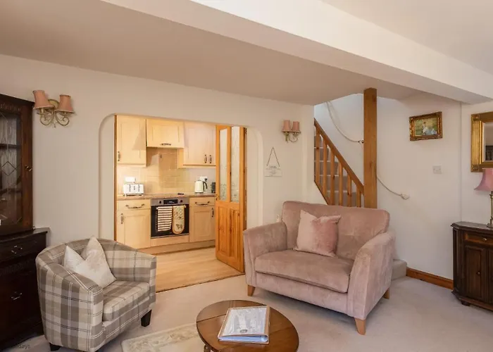 Picturesque Stone In The Heart Of North Yorkshire Village - Hideaway York