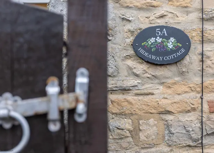 Picturesque Stone In The Heart Of North Yorkshire Village - Hideaway *