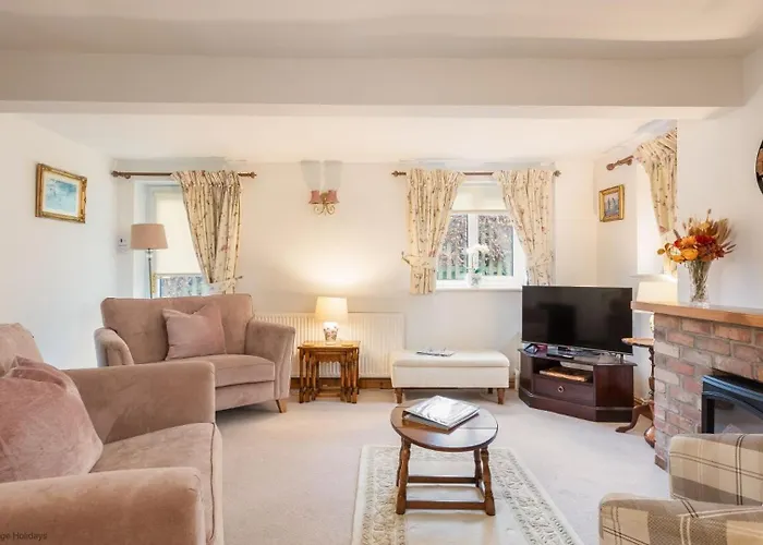 Picturesque Stone In The Heart Of North Yorkshire Village - Hideaway Ferienhaus