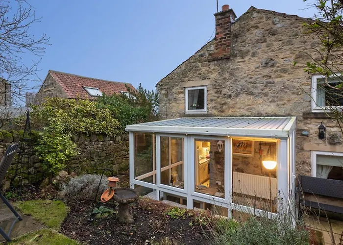 Picturesque Stone In The Heart Of North Yorkshire Village - Hideaway Ferienhaus