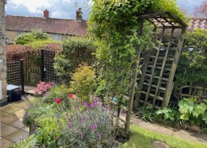 Ferienhaus Picturesque Stone In The Heart Of North Yorkshire Village - Hideaway *