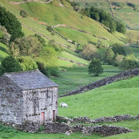 Picturesque Stone In The Heart Of North Yorkshire Village - Hideaway York