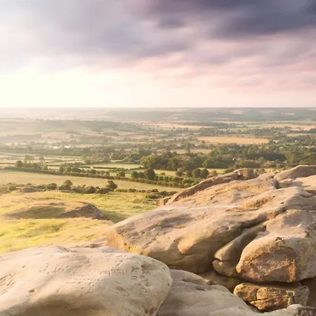 Picturesque Stone In The Heart Of North Yorkshire Village - Hideaway *