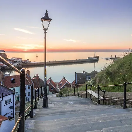 Picturesque Stone In The Heart Of North Yorkshire Village - Hideaway Holiday home