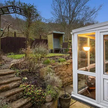 Picturesque Stone In The Heart Of North Yorkshire Village - Hideaway Feriehus *