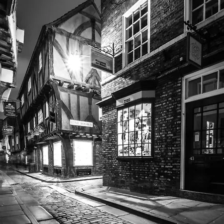 Picturesque Stone In The Heart Of North Yorkshire Village - Hideaway * York