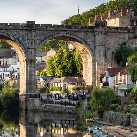 Holiday home Picturesque Stone In The Heart Of North Yorkshire Village - Hideaway