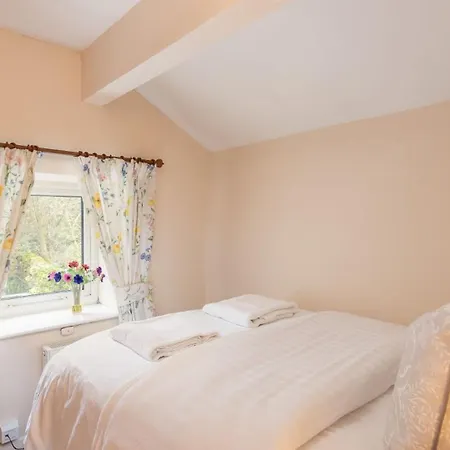 Picturesque Stone In The Heart Of North Yorkshire Village - Hideaway Holiday home