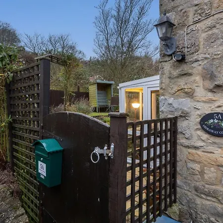 Holiday home Picturesque Stone In The Heart Of North Yorkshire Village - Hideaway *
