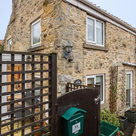 Picturesque Stone In The Heart Of North Yorkshire Village - Hideaway Holiday home *