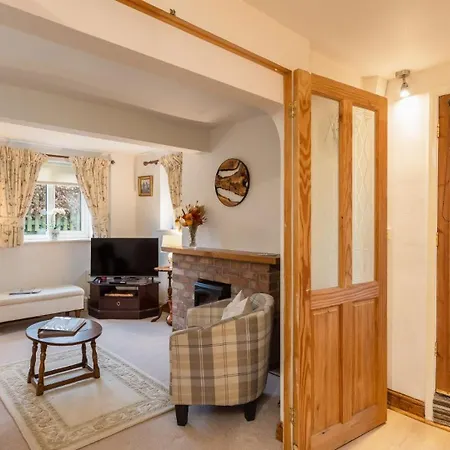 Picturesque Stone In The Heart Of North Yorkshire Village - Hideaway