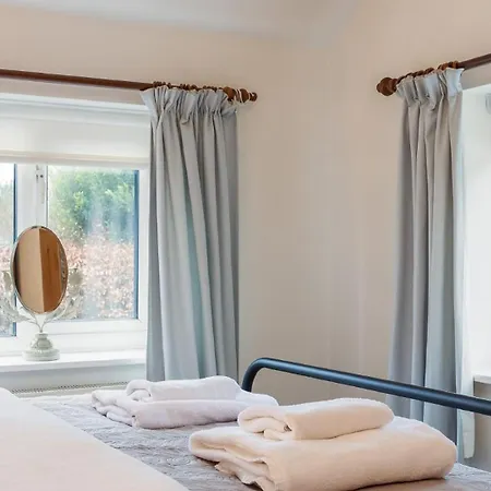 Picturesque Stone In The Heart Of North Yorkshire Village - Hideaway Holiday home