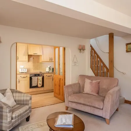 Picturesque Stone In The Heart Of North Yorkshire Village - Hideaway York