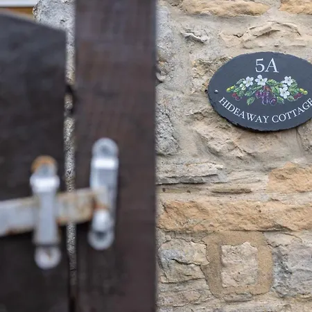 Picturesque Stone In The Heart Of North Yorkshire Village - Hideaway *