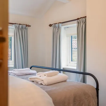 Holiday home Picturesque Stone In The Heart Of North Yorkshire Village - Hideaway
