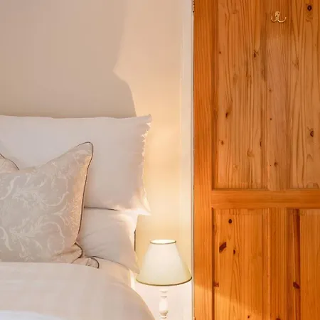 Picturesque Stone In The Heart Of North Yorkshire Village - Hideaway Holiday home York