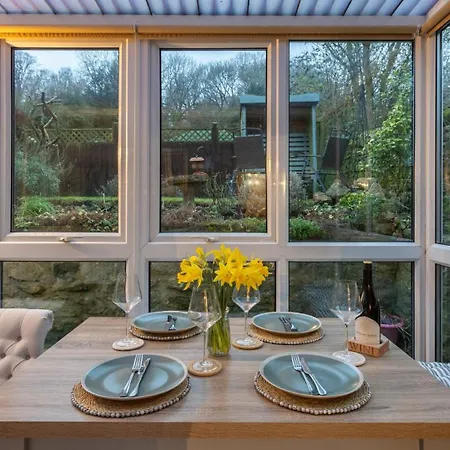 Picturesque Stone In The Heart Of North Yorkshire Village - Hideaway Holiday home York