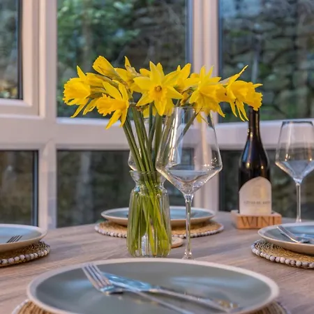 Holiday home Picturesque Stone In The Heart Of North Yorkshire Village - Hideaway *