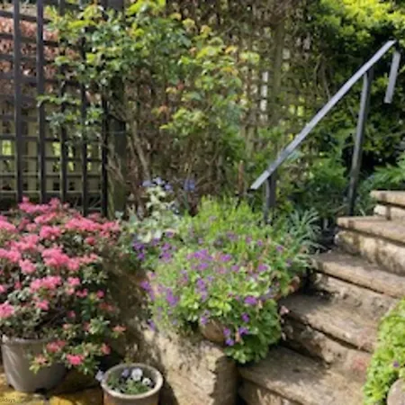 Holiday home Picturesque Stone In The Heart Of North Yorkshire Village - Hideaway
