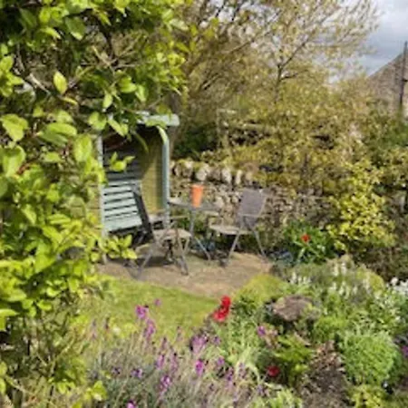 Picturesque Stone In The Heart Of North Yorkshire Village - Hideaway York