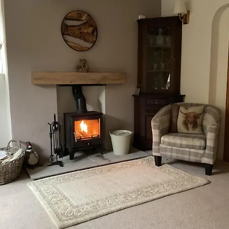 Holiday home Picturesque Stone In The Heart Of North Yorkshire Village - Hideaway